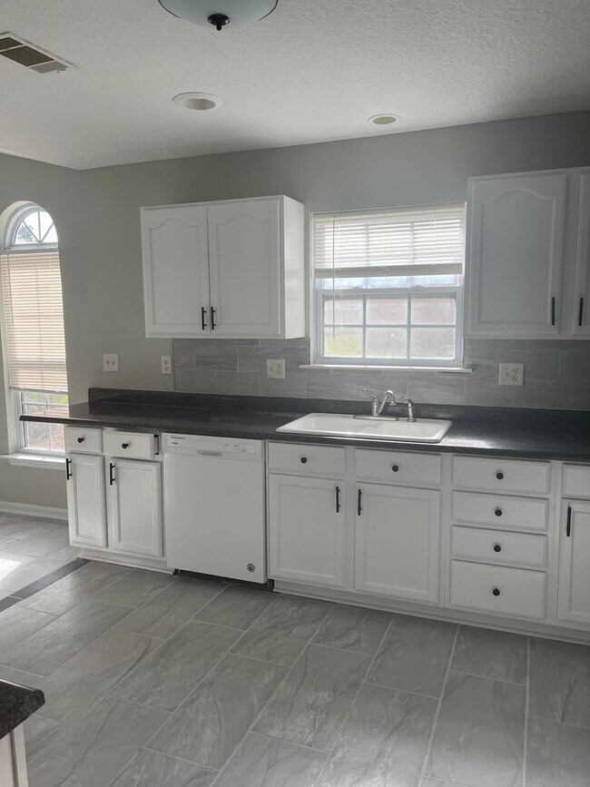 Building Photo - 267 Windridge Dr