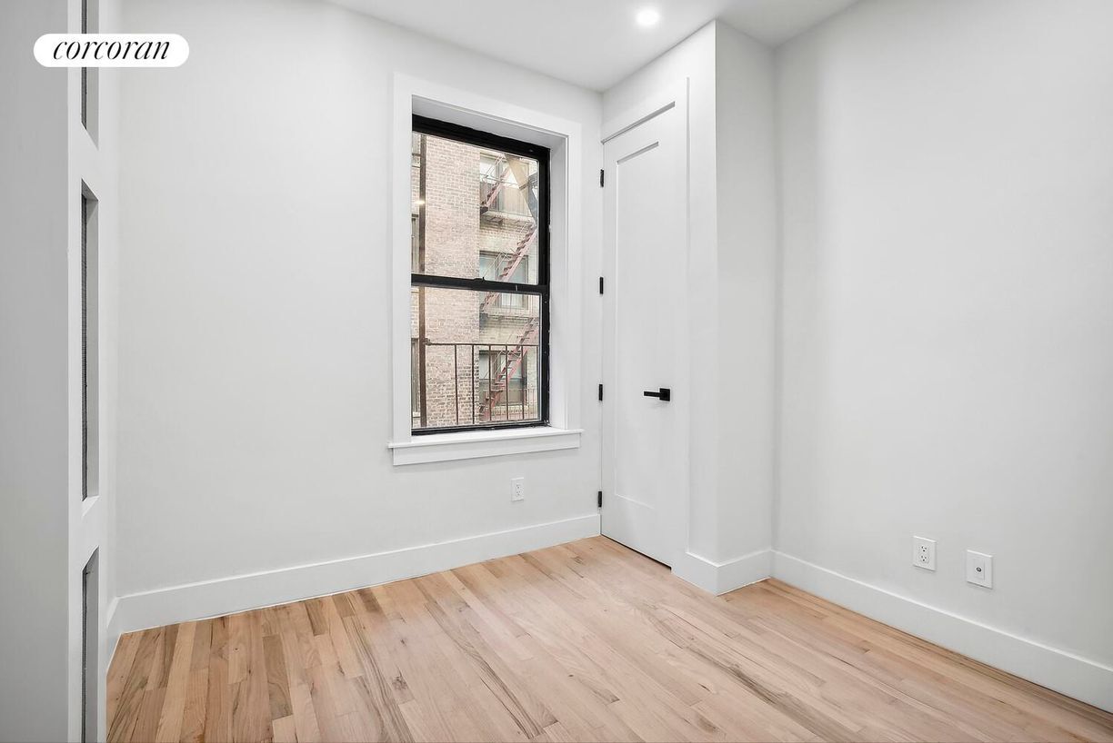 Building Photo - 206 W 96th St