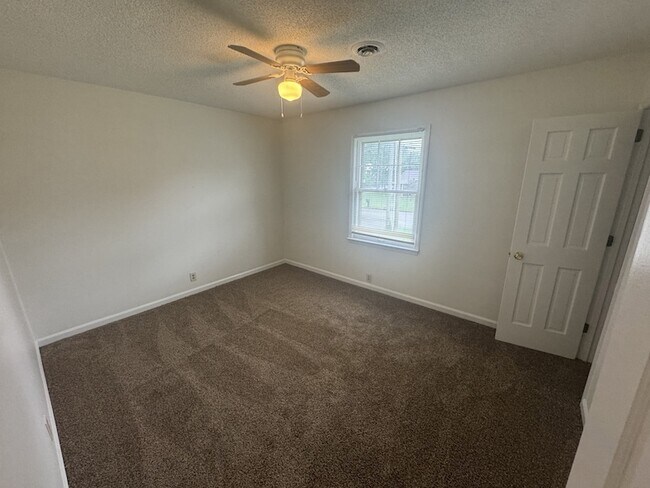 Building Photo - 1247 Wenlon Dr