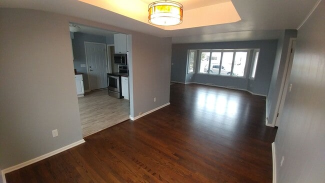 Building Photo - 3 Bedrooom Home Located in the Heart of We...