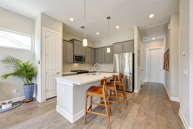 Building Photo - 5103 Royal Heath Dr