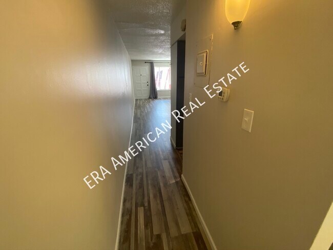 Building Photo - 210 Pelham Rd
