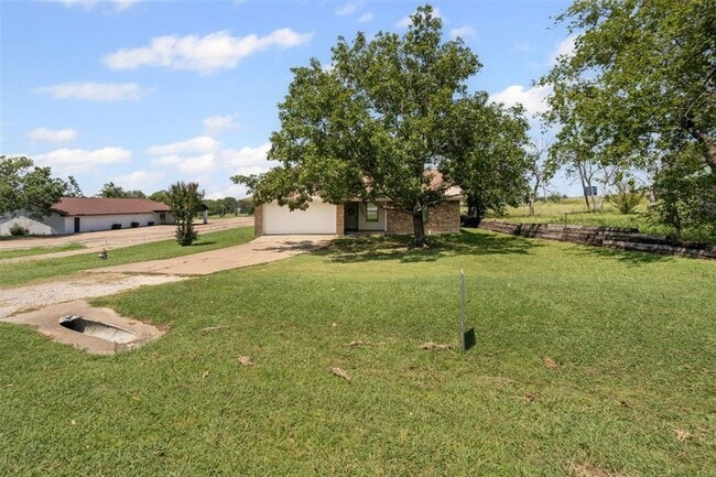 Building Photo - Charming 3-bedroom 2 bath Home Located in Cleburne.