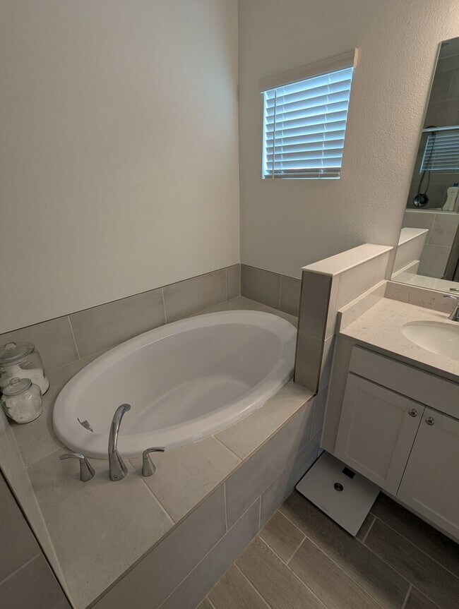 Building Photo - Beautiful newer-construction 4-bedroom, 3-bath home located in Trailhead Landing