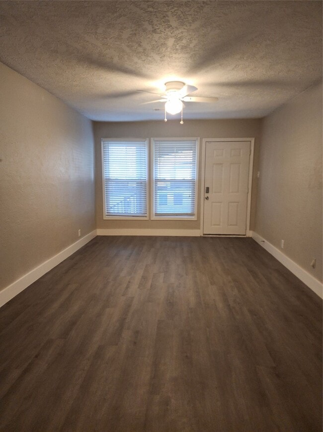 Building Photo - 4526 Kingsbury St