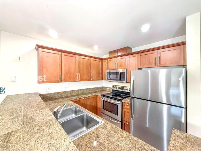 Building Photo - 133 Queen Anne Ave N