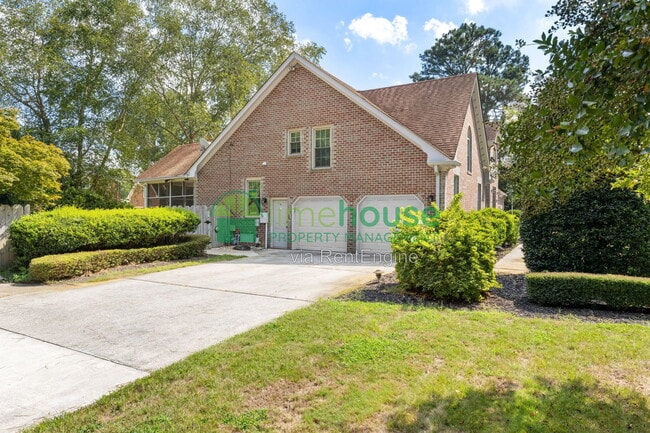 Building Photo - 948 Forest Lakes Cir
