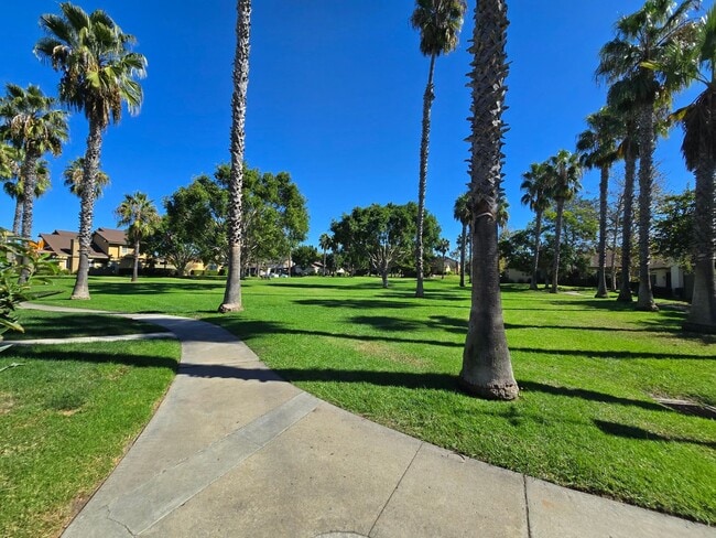 Building Photo - 3 Bedroom, 2 Bath 1374sf Detached condo in Mesa Village 92126.