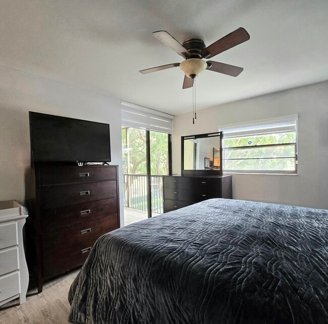 Building Photo - 10501 W Broward Blvd