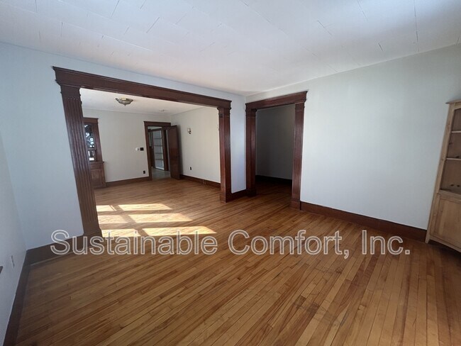 Building Photo - 44 Fairfax Rd