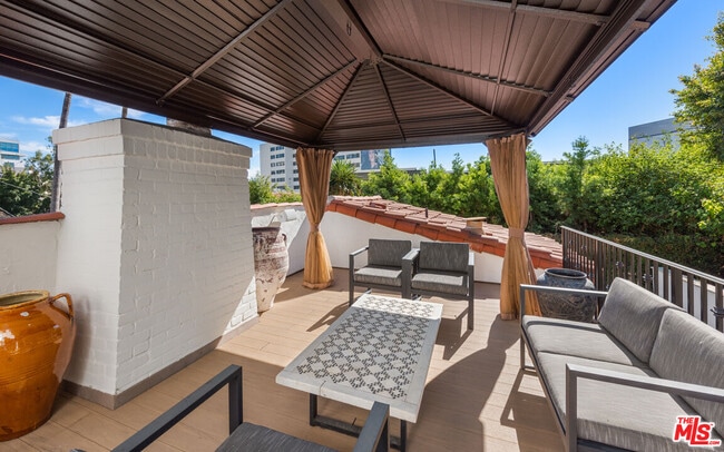 Building Photo - 1417 Queens Rd