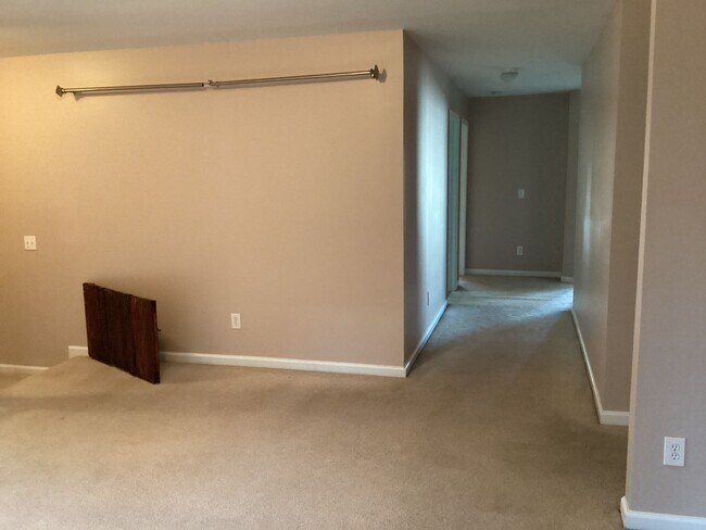 Building Photo - Outstanding Four Bedroom Home Approximately Ten Minutes Away from Ft. Jackson!
