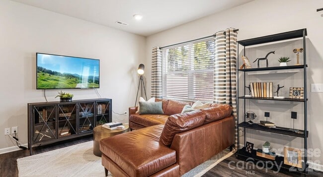 Building Photo - 525 Wayforth Rd NW