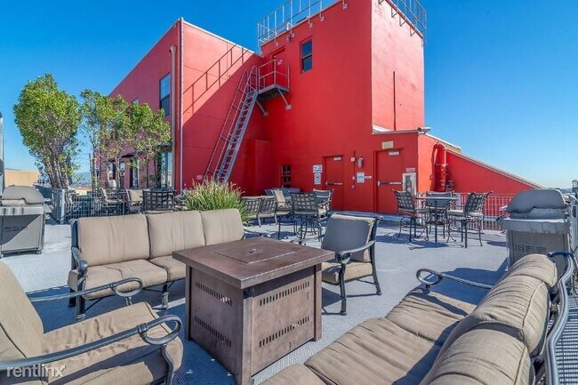 Building Photo - 716 S Los Angeles St