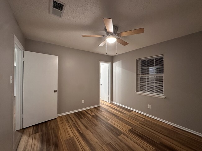 Building Photo - 4708 Pinson Dr