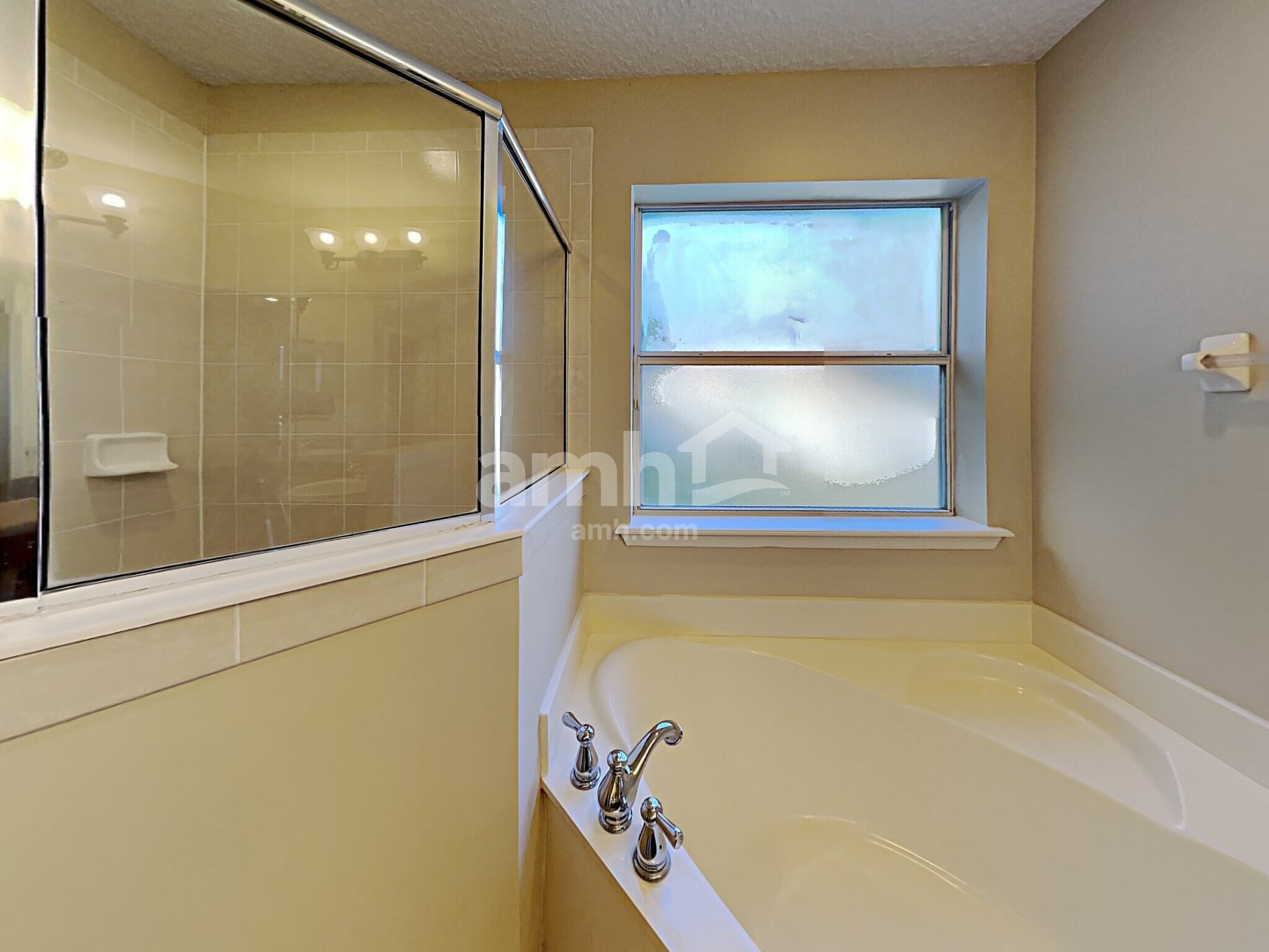 Building Photo - 11390 Oaklawn Rd