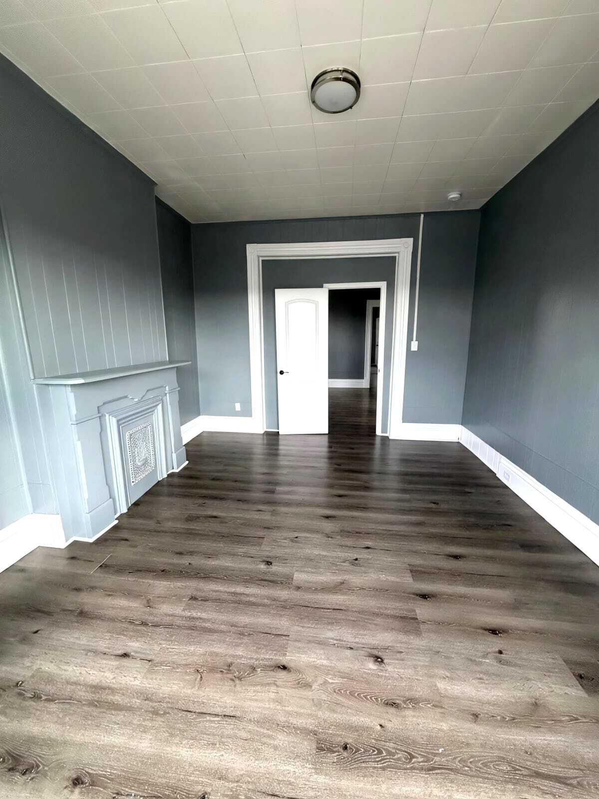 Building Photo - 204 1st St