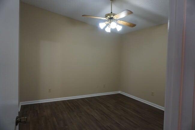 Building Photo - 3/2 Single Story Duplex with Garage