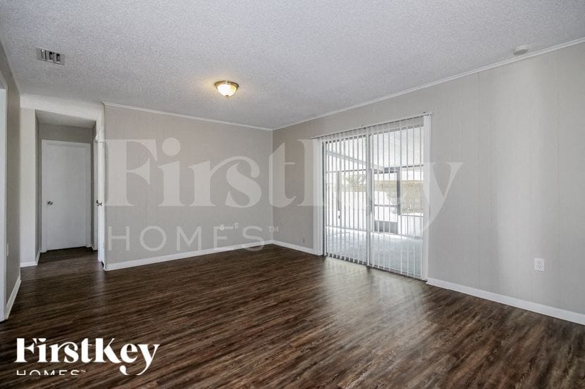 Building Photo - 1334 Grace St N