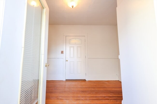 Building Photo - 68 A Newhall St