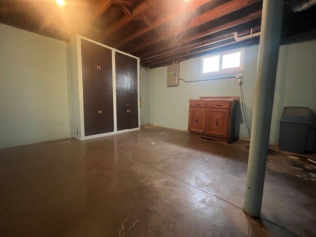 Building Photo - 1104 Hathaway Ave