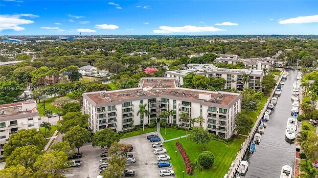 Building Photo - 1101 River Reach Dr