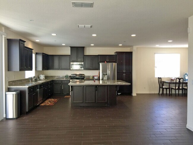 Building Photo - Beautiful 4 Bedroom 3 Bathroom 2700SF Rancho Cordova Home
