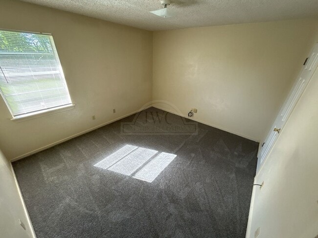 Building Photo - 6702 Wagon Wheel Dr