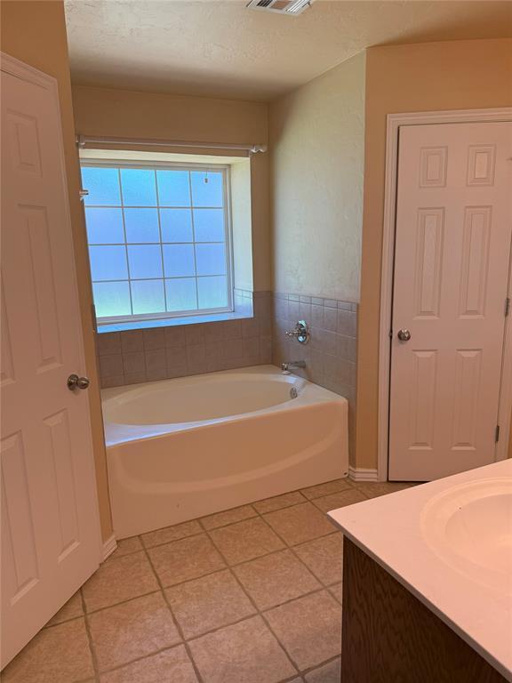 Building Photo - 1421 Teakwood Dr