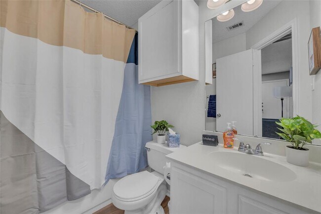 Building Photo - 1507 Hollow Tree Blvd