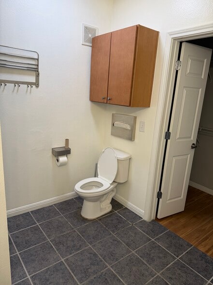 Building Photo - 2502 Leon St