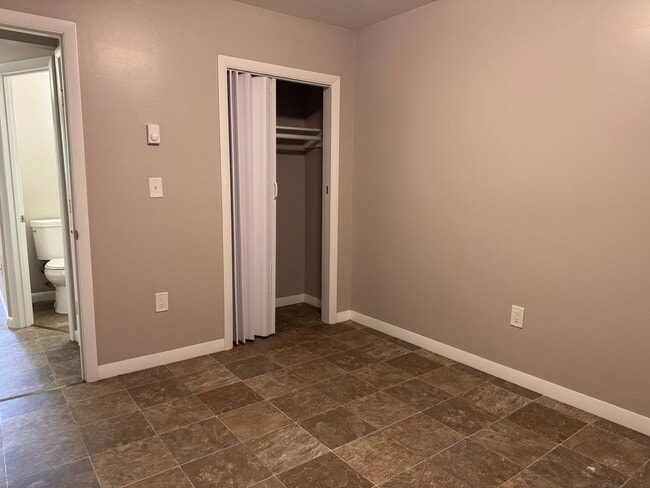 Building Photo - 2 bedroom, 1 bathroom in West Lebanon