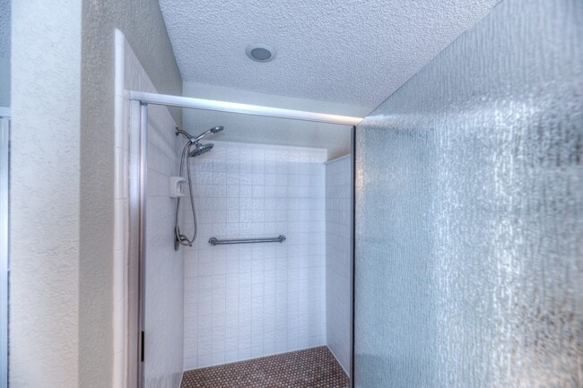 Building Photo - 7114 E 90th Pl