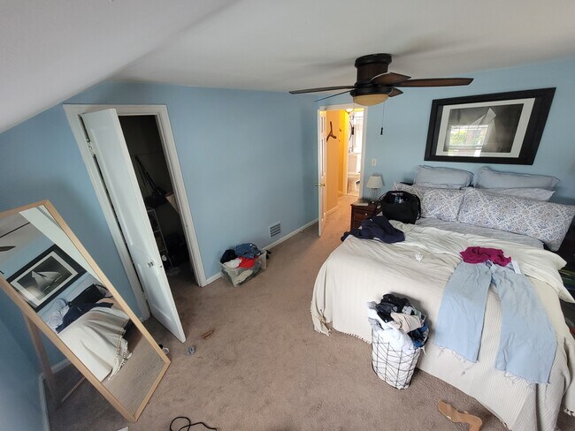 Building Photo - 450 Linden Ave