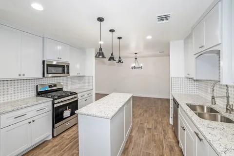 Building Photo - 7609 Woodford Ave