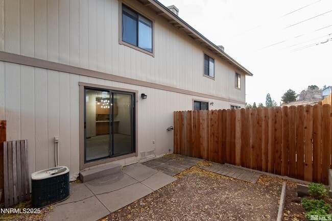 Building Photo - 4985 W 7th St