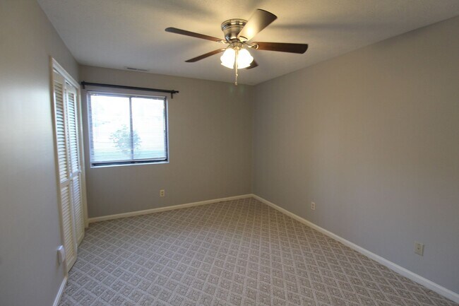 Building Photo - 1030-4 Blue Ridge Dr