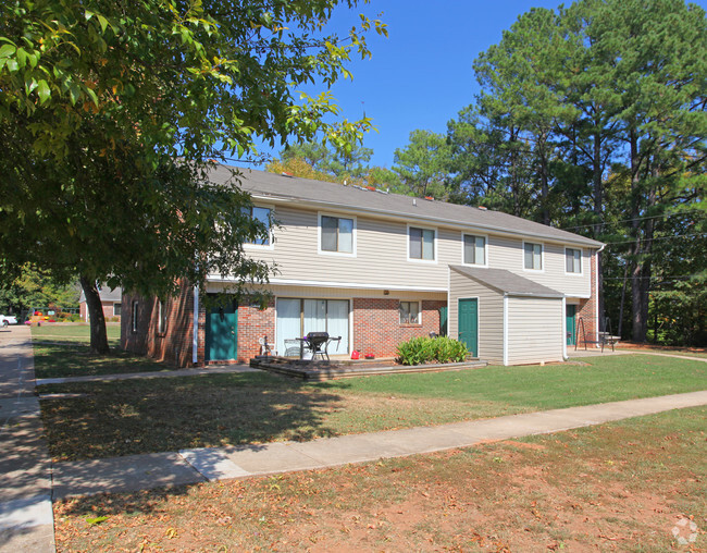 Primary Photo - Elmwood Apartments