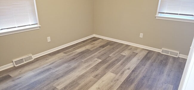 Building Photo - Move in special - Newly Renovated SF in North KC