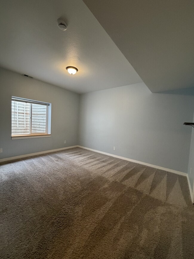 Building Photo - 4221 Chippewa Dr