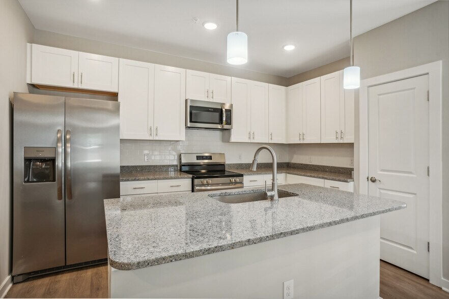 Primary Photo - Oak Tree Apartments and Townhomes