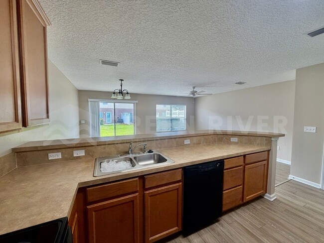 Building Photo - Beautiful 2BR Townhome in Amenity-Rich Fleming Island Community!!