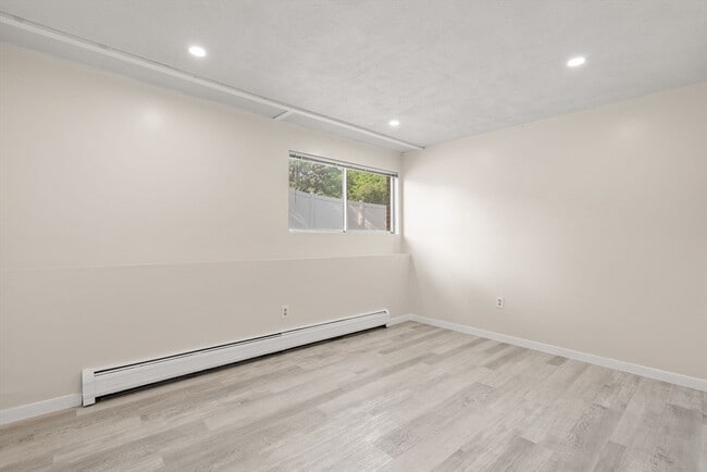 Building Photo - 68 Summer Ave