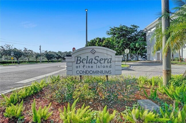 Building Photo - 731 N Pine Island Rd