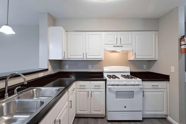 Building Photo - The Park at Aviano