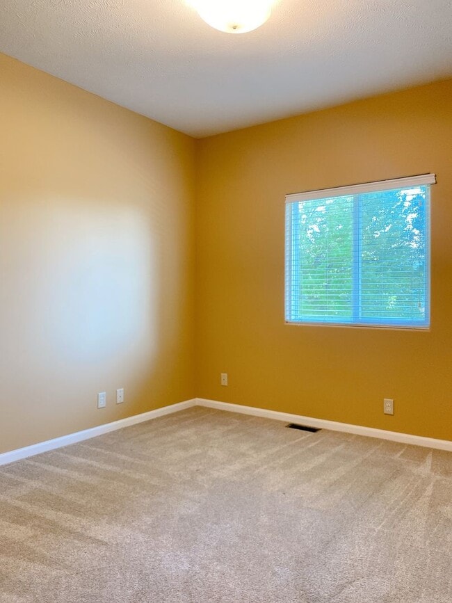 Building Photo - Beautiful 3 bed, 2 bath house at $2095 *PR...