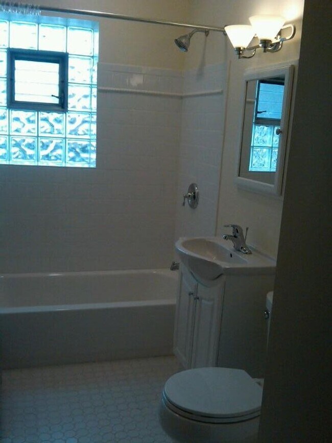 Building Photo - One Bedroom Horner Park