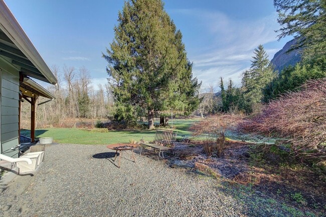 Building Photo - 3bd/2ba North Bend House