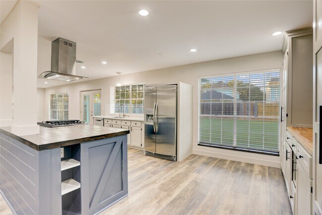 Building Photo - 3122 Rimrock Dr