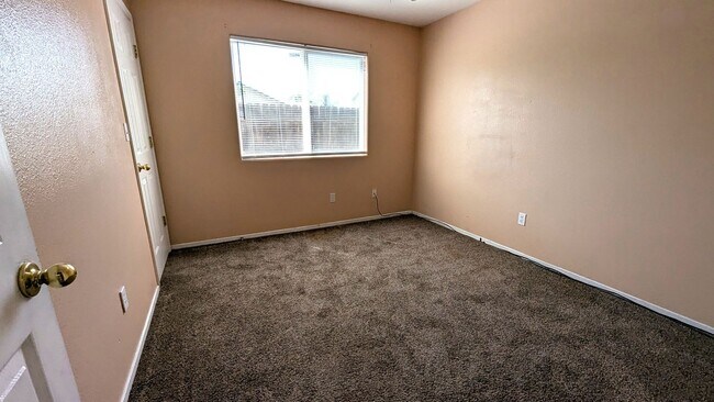 Building Photo - Beautiful Westside 3 Bedroom 2 Bath Home